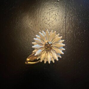 Vintage Gold Tone White Daisy Brooch